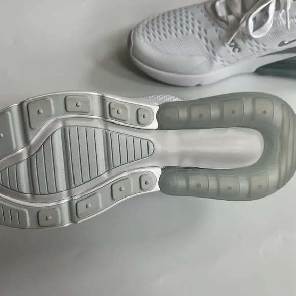 Nike Air Max 270 - Picture 8 of 12
